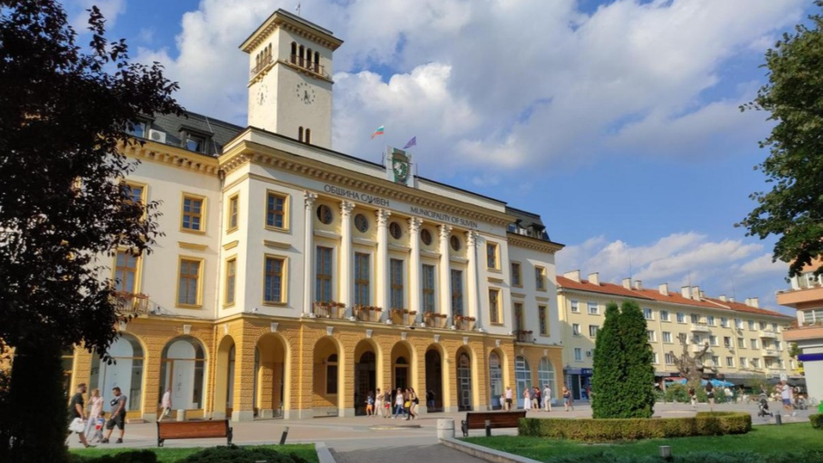 Разширението на бул. "Раковски" в Сливен...