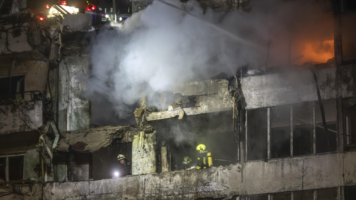 Поразена при руска атака 9-етажна сграда в столицата на Украйна Киев, 25 ноември 2025 г.