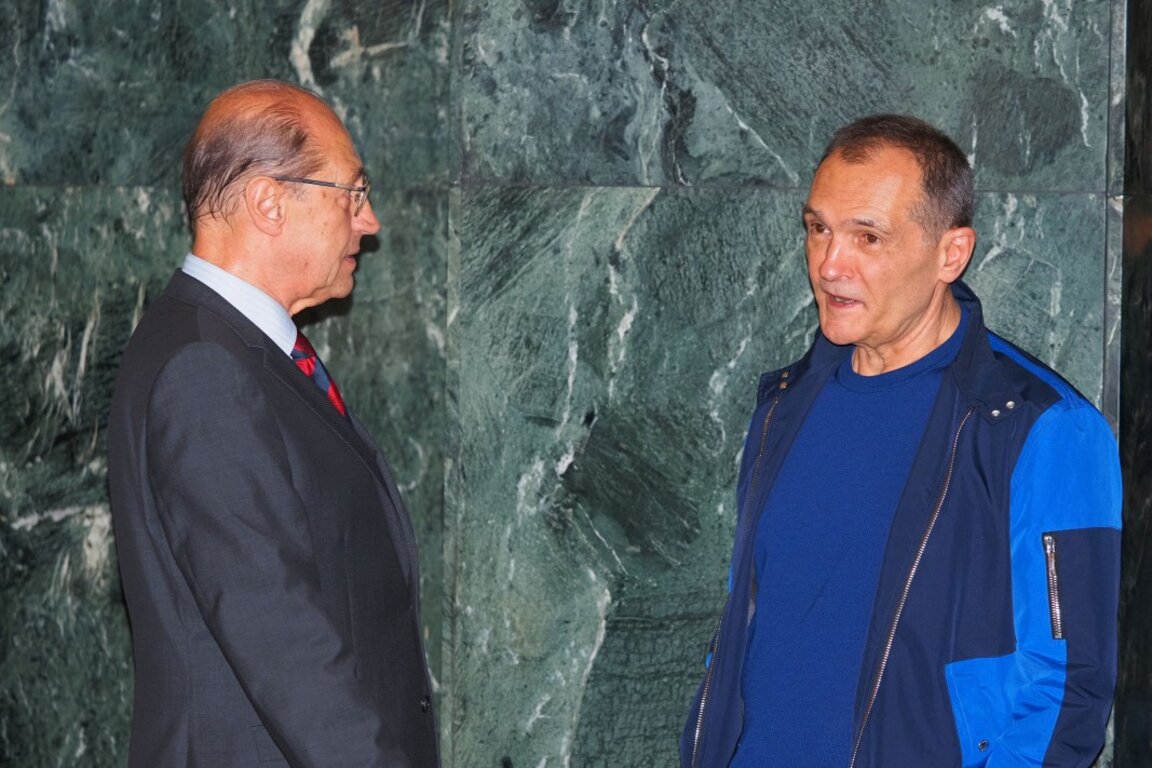 Васил Божков (вдясно) в сградата на Софийския градски съд - 11 септември 2024