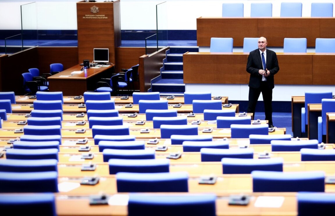 Народното събрание ще направи трети опит да събере кворум
