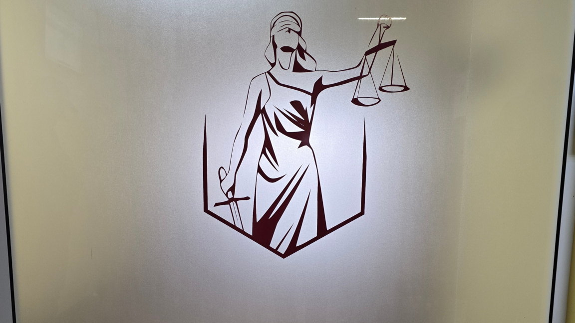 Плевенският окръжен съд прие искането за отвод на вещото лице проф. Станимир Карапетков, който беше изготвил заключението по назначената по досъдебното производство автотехническа експертиза за причините за катастрофата, в която на 31 март 2025 г. загина 12-годишната Сияна Попова.