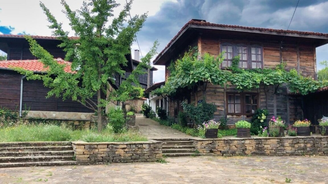 Шетња у прошлост – село Медвен и његове дрвене кућице које одолевају зубу времена