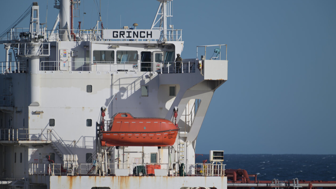 Френските власти задържаха танкера "Гринч", за който се смята, че е част от руския "сенчест флот"