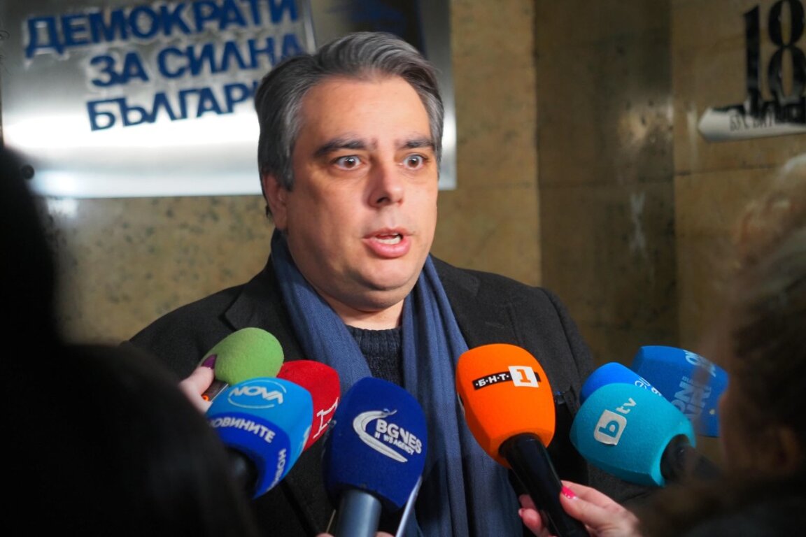 Асен Василев