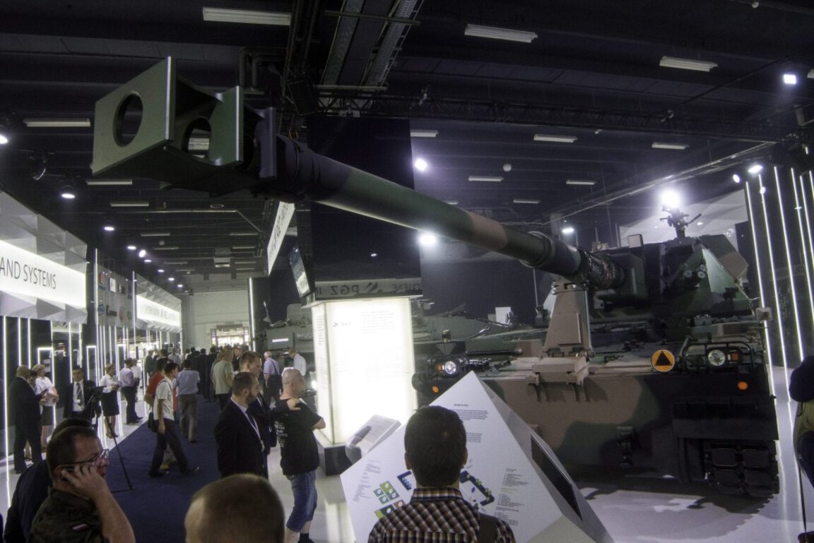 Самоходна верижна гаубица AHS Crab 155 mm