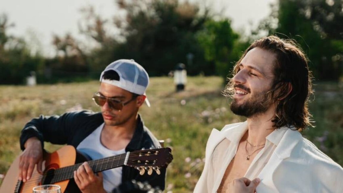 A Lost Love: Papi Hans Singing 'A Song for Her'