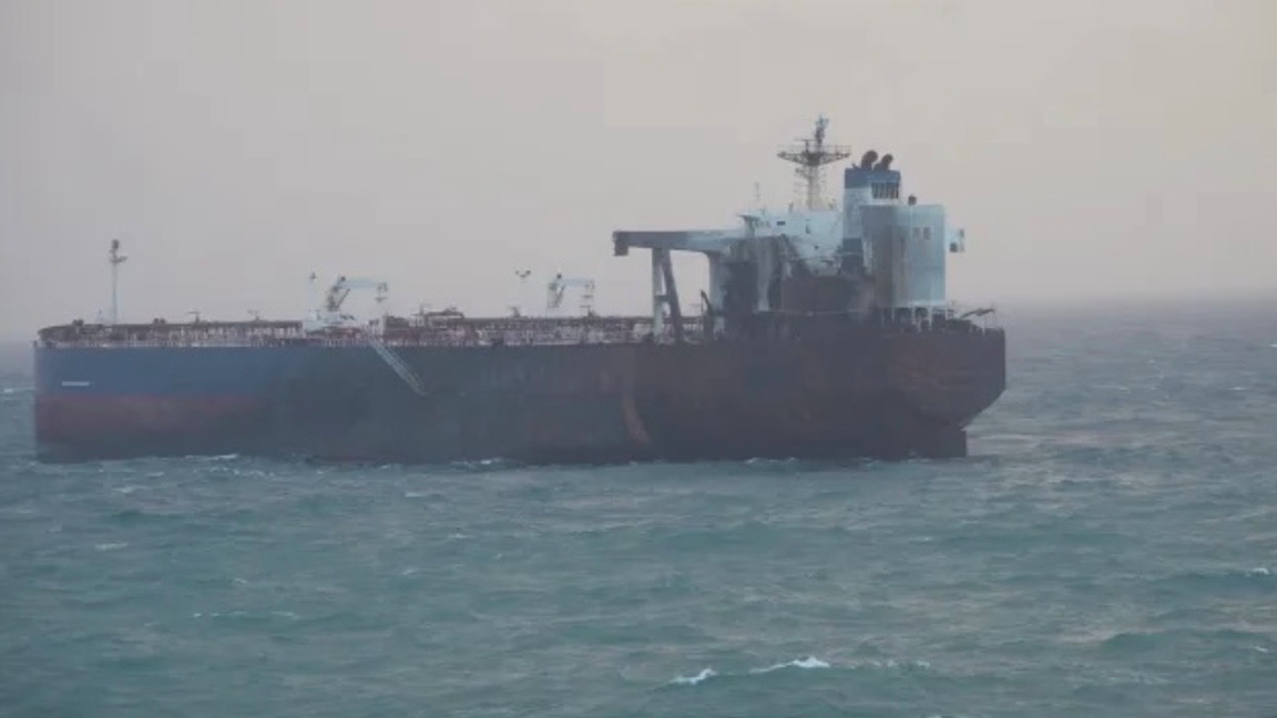 Екипажът на Kairos не иска да се евакуира, а танкерът да бъде провлачен