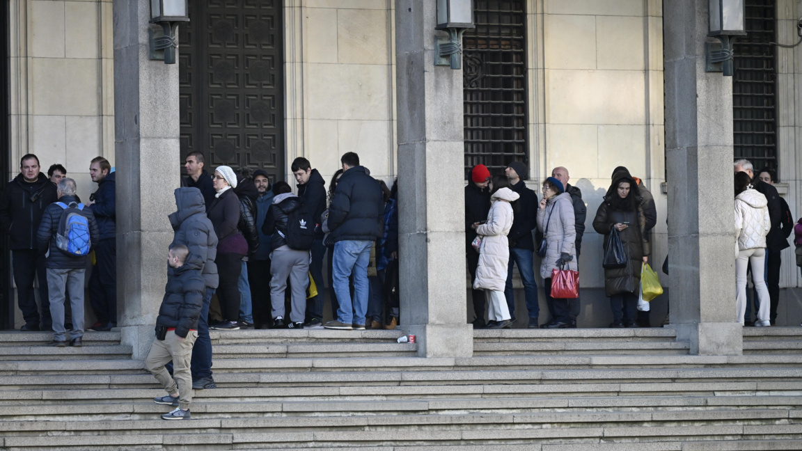 В банка през януари: Търпение и зареден ...