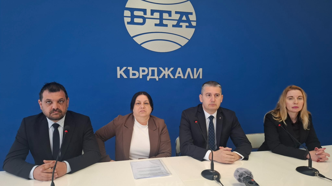 „Възраждане“ представи листата си в Кърд...