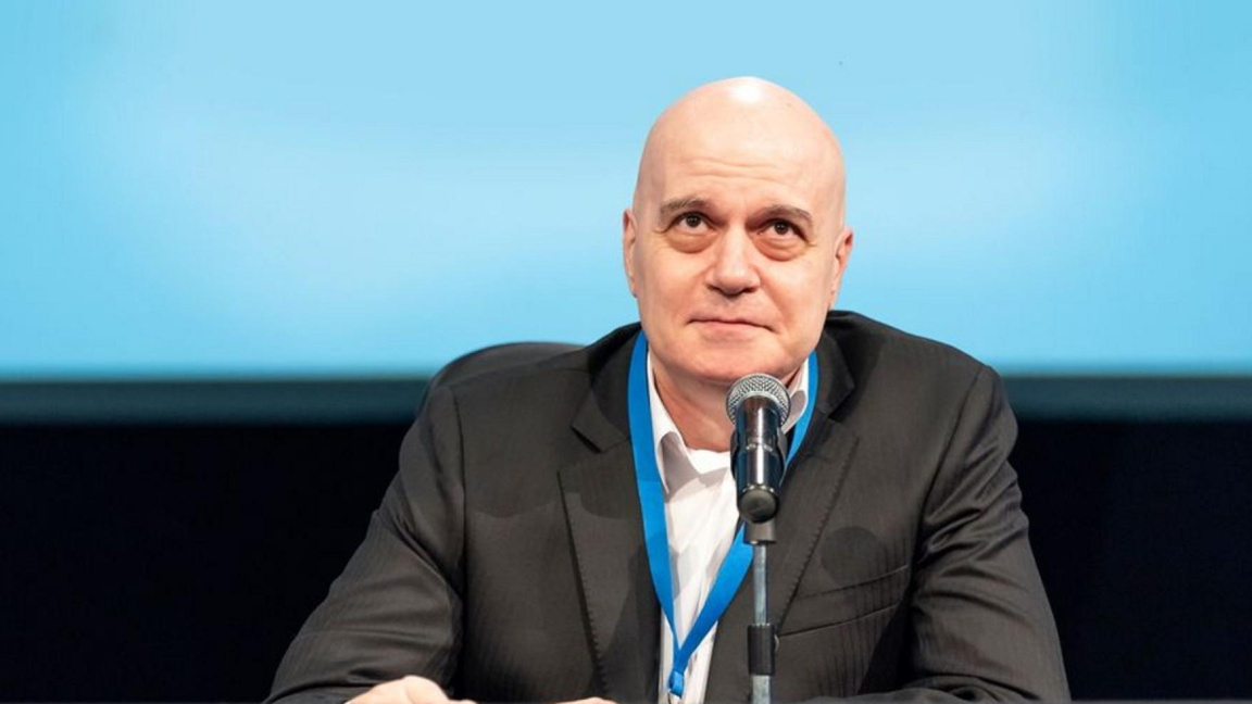 Слави Трифонов с пост след оставката: Много хора са се опитвали да ме приключат!