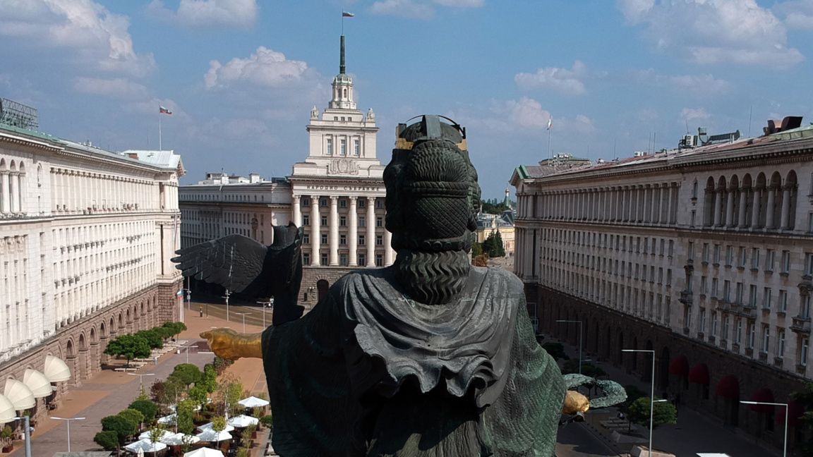 Какво предвижда Конституцията при оставка на президента?