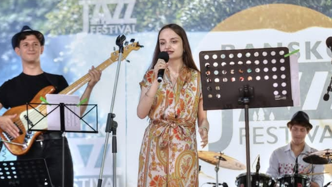 Александра Полежанова – Али представя св...
