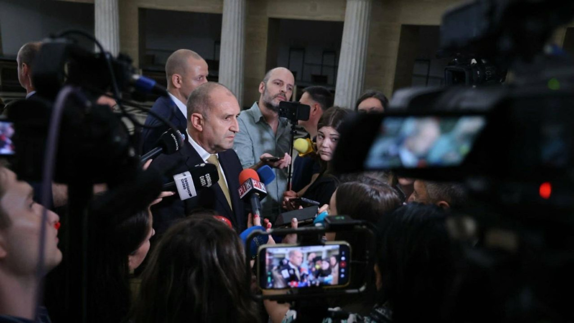 Румен Радев верит, что дефицит в бюджете...