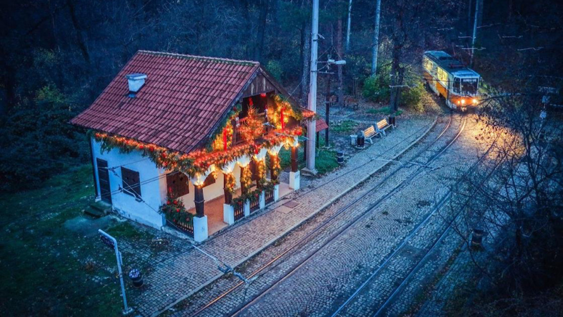 Το χριστουγεννιάτικο πνεύμα φώτισε και τ...