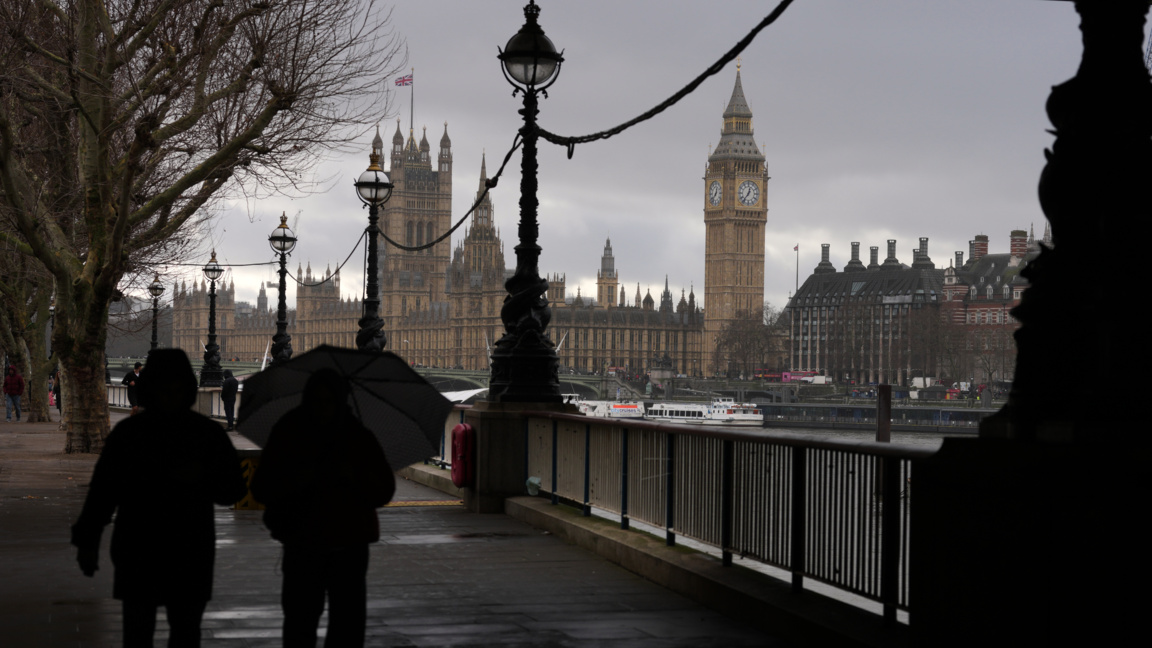 Досиетата "Епстийн": Проверяват информация за частни полети до лондонско летище