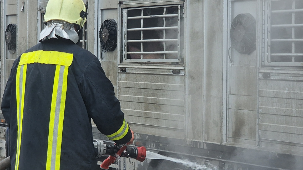 Двама души са пострадали при пожари през денонощието