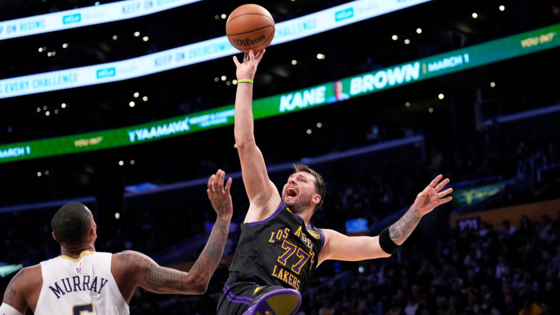 Лука Дончич се бори за попечителство над...