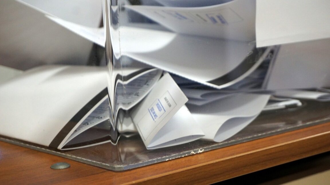 400 членове на секционни комисии са смен...