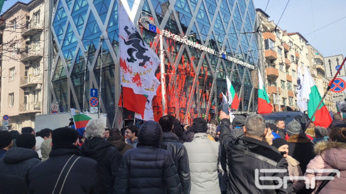 Прокуратурата внесе обвинителен акт за хулиганство пред сградата на ЕК и ЕП в София