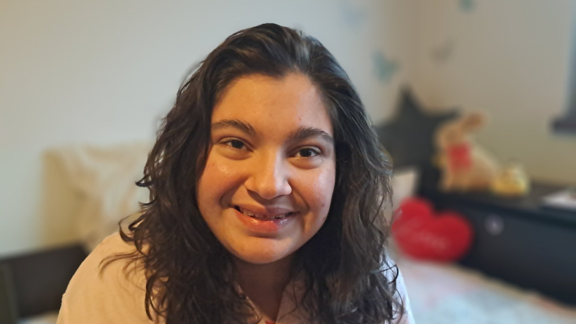 "Българската Коледа": 17-годишната Теди от Ловеч се нуждае от помощ