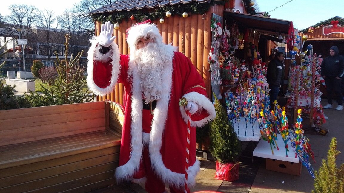 Откриват Коледния базар в Перник