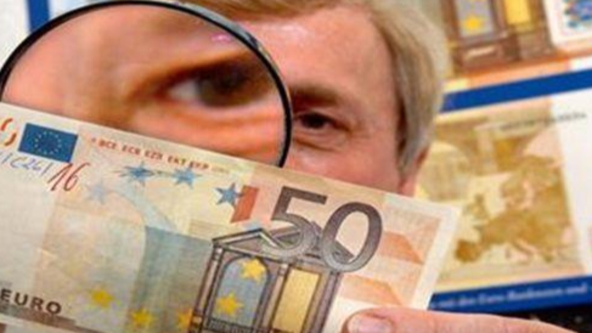 евро банкноти;