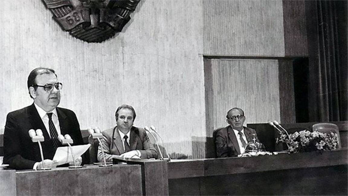 Hace 36 años, el 10 de noviembre, comenzó la transición a la democracia