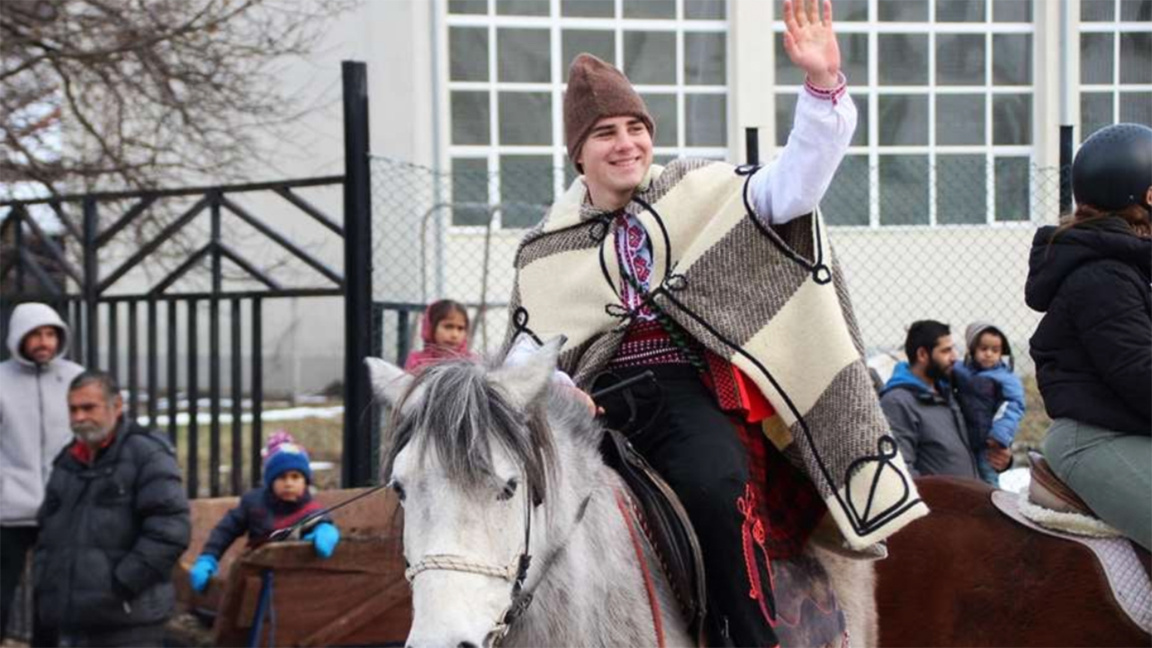 Mit einem Pferdeumzug wird der Johannestag in Tetewen gefeiert
