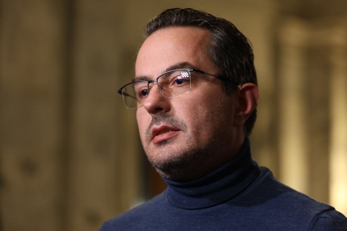 Цончо Ганев настоя за незабавна оставка на правителството и за избори