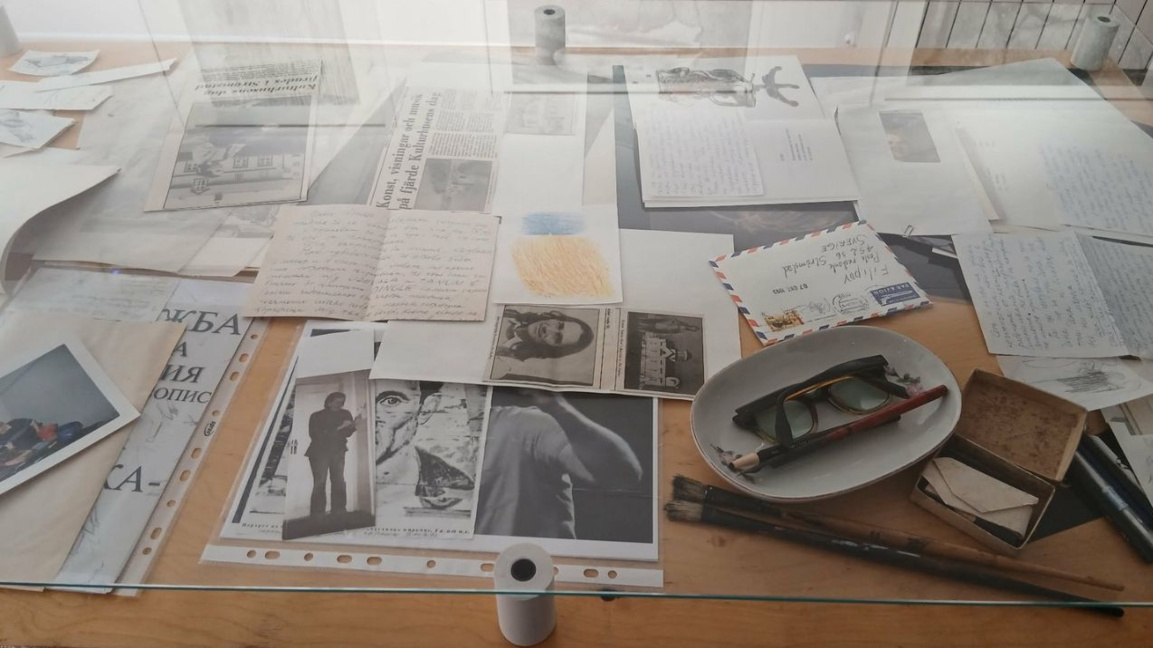 Илия Пашов, творивший в «Белой комнате»,...