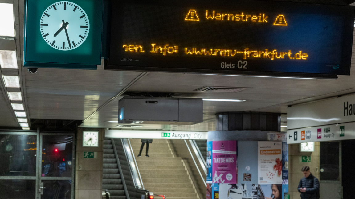 Младеж загина при токов удар в метрото на Берлин