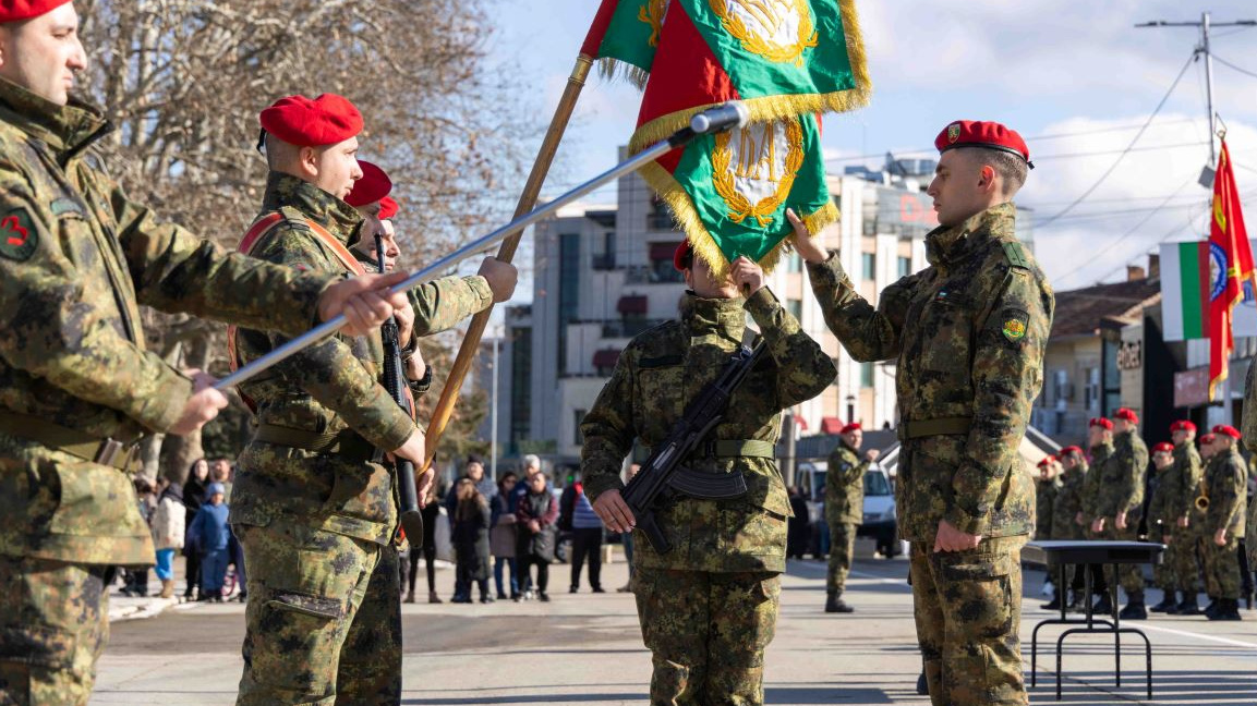 Над 100 военнослужещи положиха клетва в ...