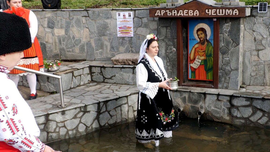 В Карлово на обряде «Кыпанак» купались в...