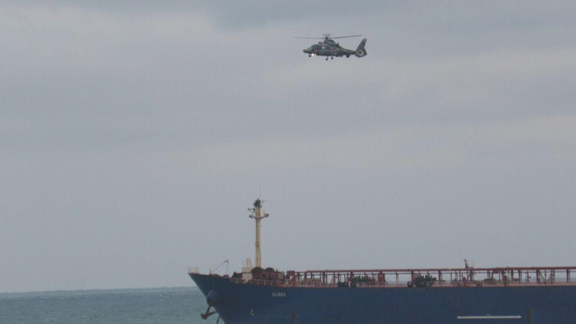 Днес, 8 декември, бе проведена втора спасителна операция за евакуация на част от екипажа от танкера "Кайрос", който се намира край бреговете на Ахтопол. До новата акция се стигна след успешното извеждане на трима моряци вчера с военен хеликоптер, след като бе подадена информация за влошено здравословно състояние на част от 10-членния екипаж. Евакуираните са в добро състояние и не се е наложила хоспитализация.