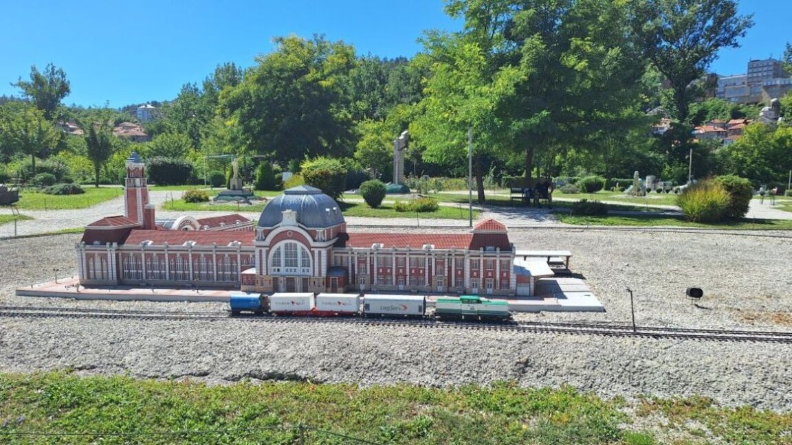 Mini Bulgaria Park in Veliko Tarnovo - a...