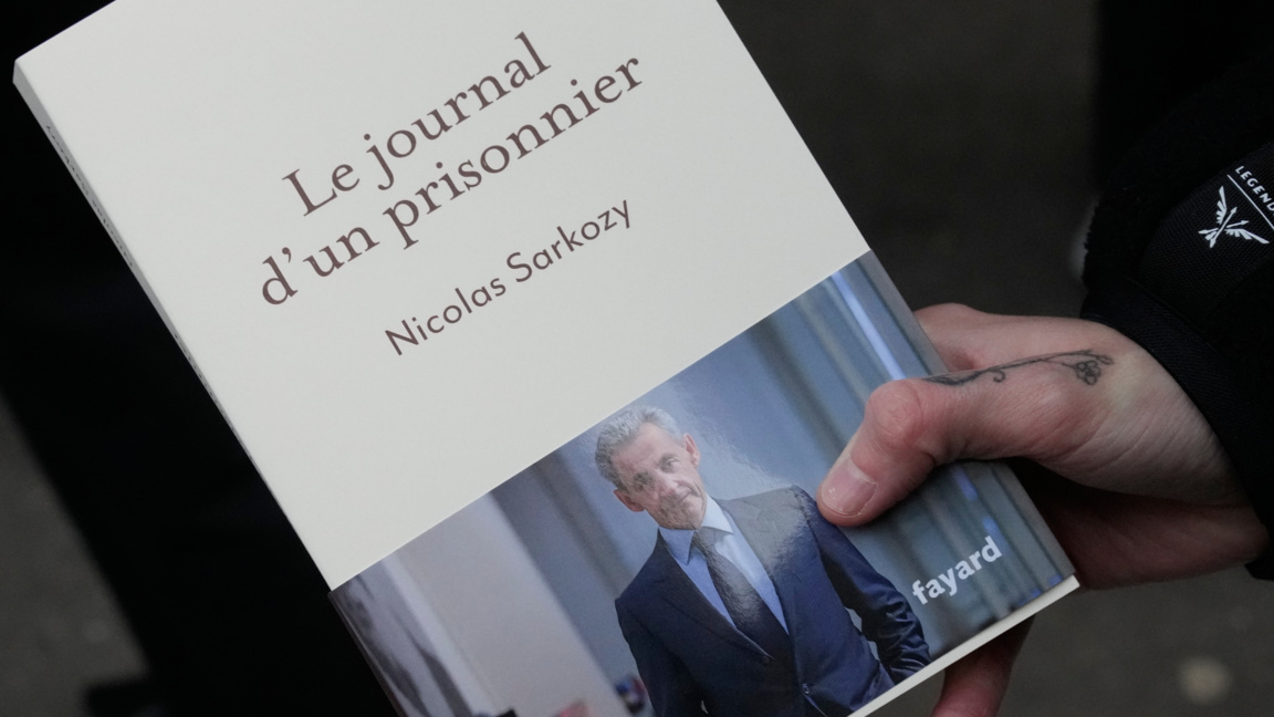 Саркози разказва  - книга №1 във Франция