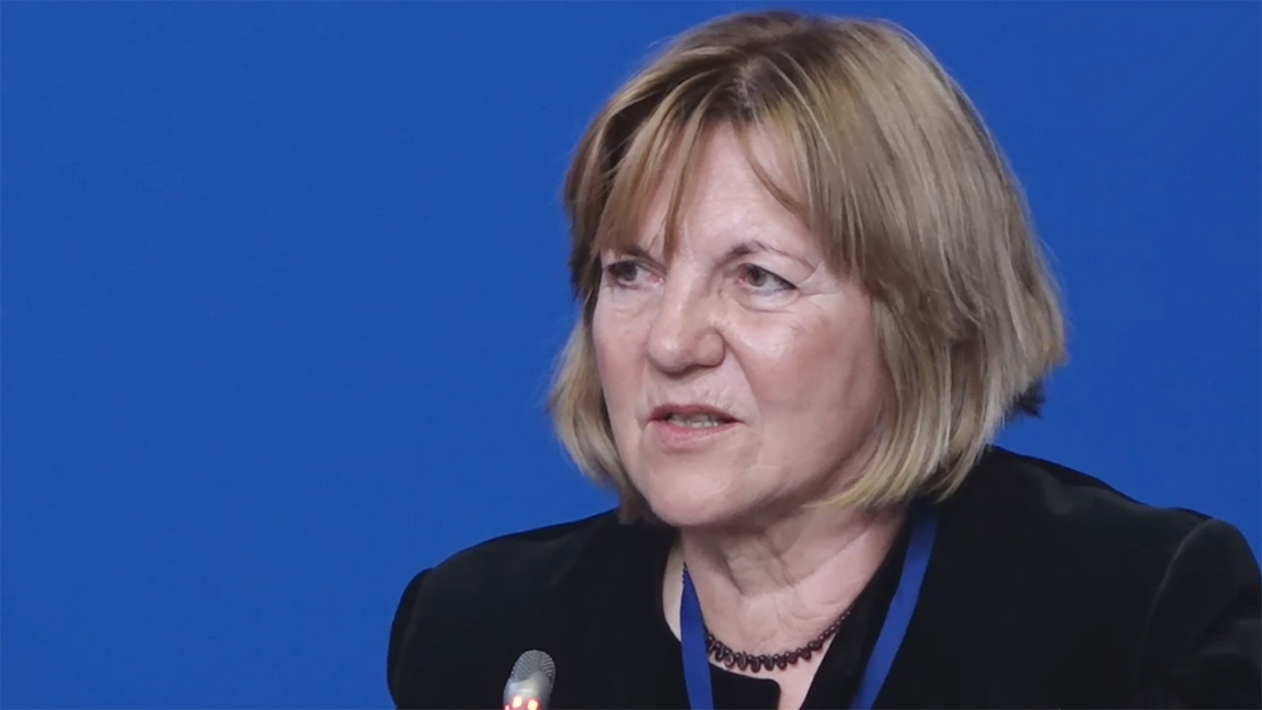 Swetla Kjossewa mit dem ungarischen Ehre...