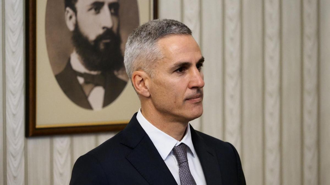 Андрей Гюров приема мандата за съставяне на служебен кабинет.