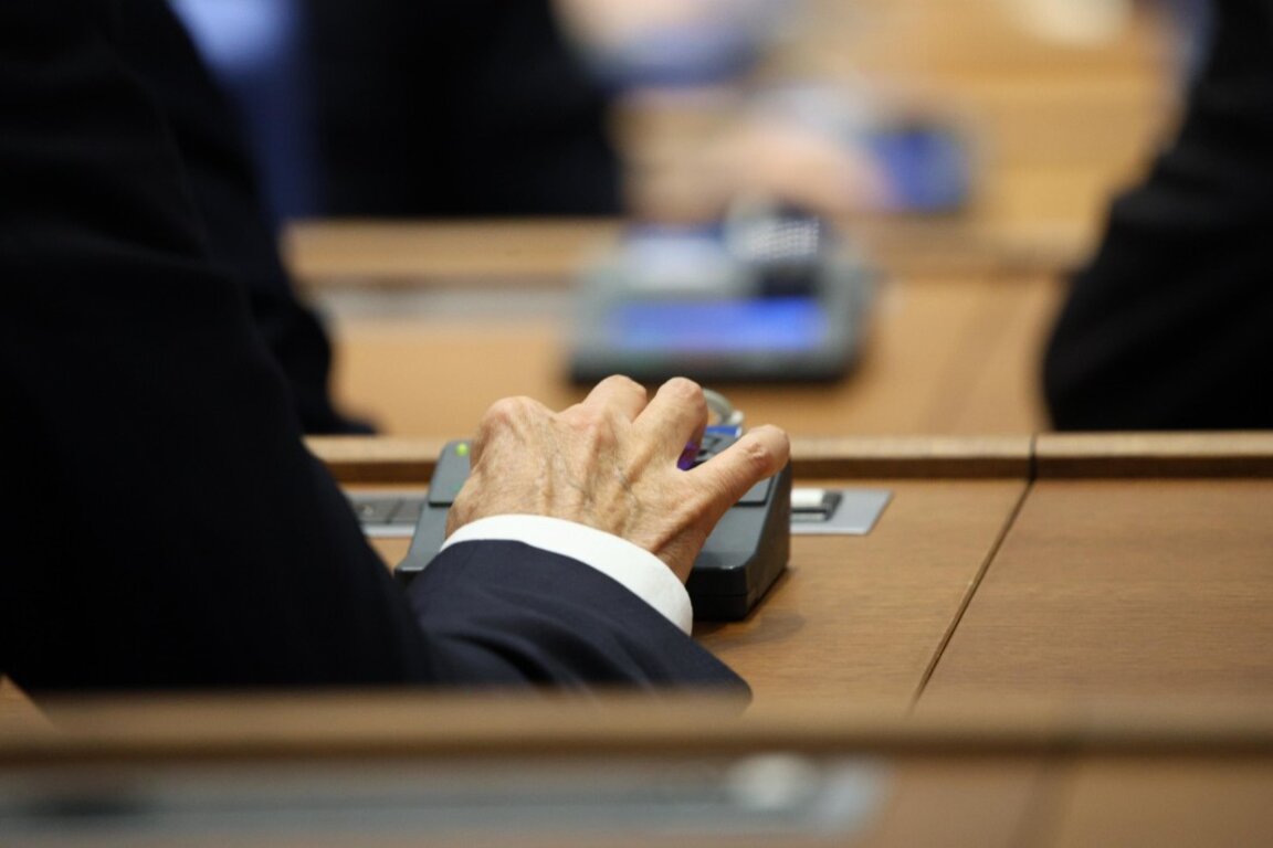 Опозицията няма да има председатели на комисии в НС