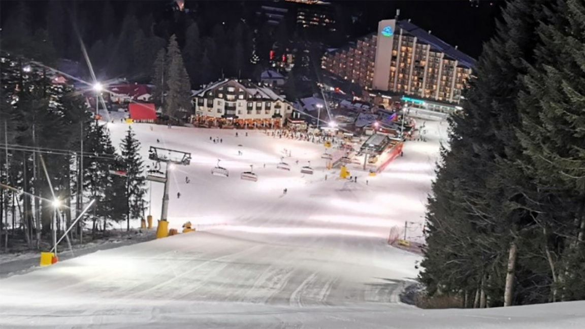 À Borovets, le ski nocturne fait son gra...