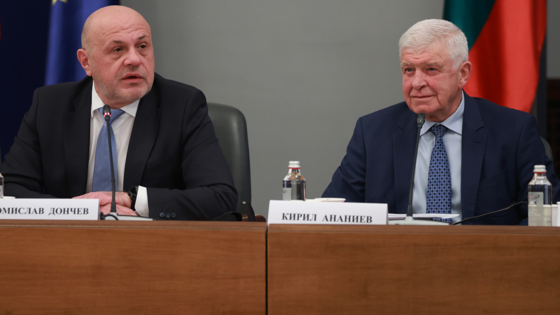 председателят на НСТС Томислав Дончев и заместник-министърът на финансите в оставка Кирил Ананиев.