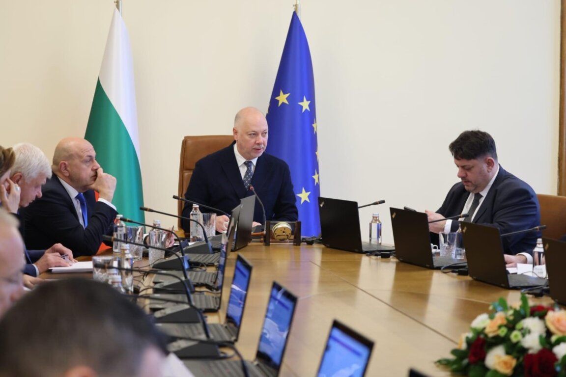 Премиерът Росен Желязков (вляво) и вицепремиерът Атанас Зафиров на заседание на МС, архив