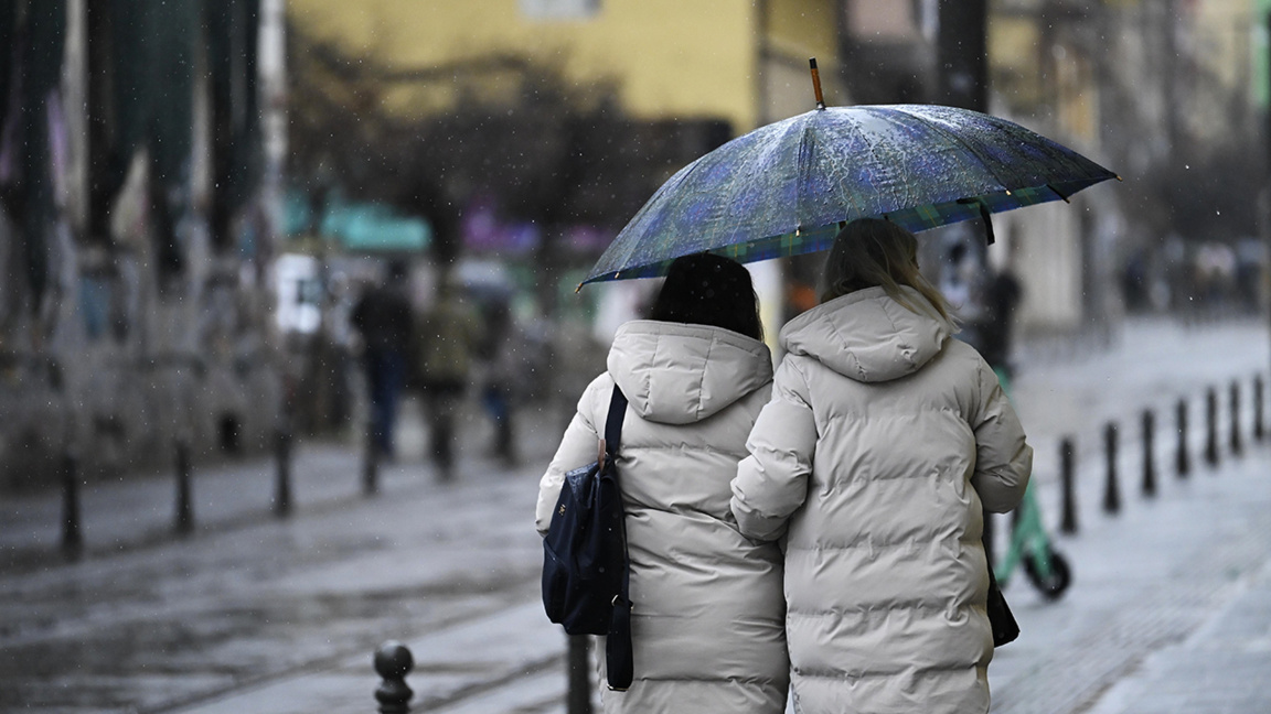 Βορειοανατολικός άνεμος, νεφώσεις και βροχές
