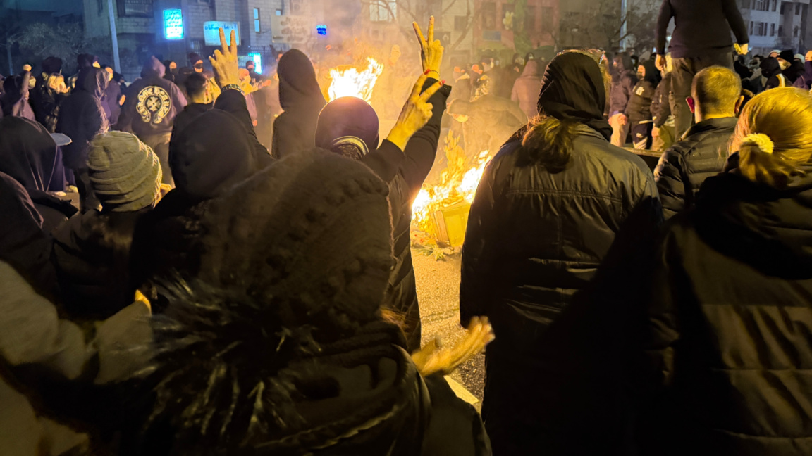Иран позволи обаждания в чужбина за първи път от дни