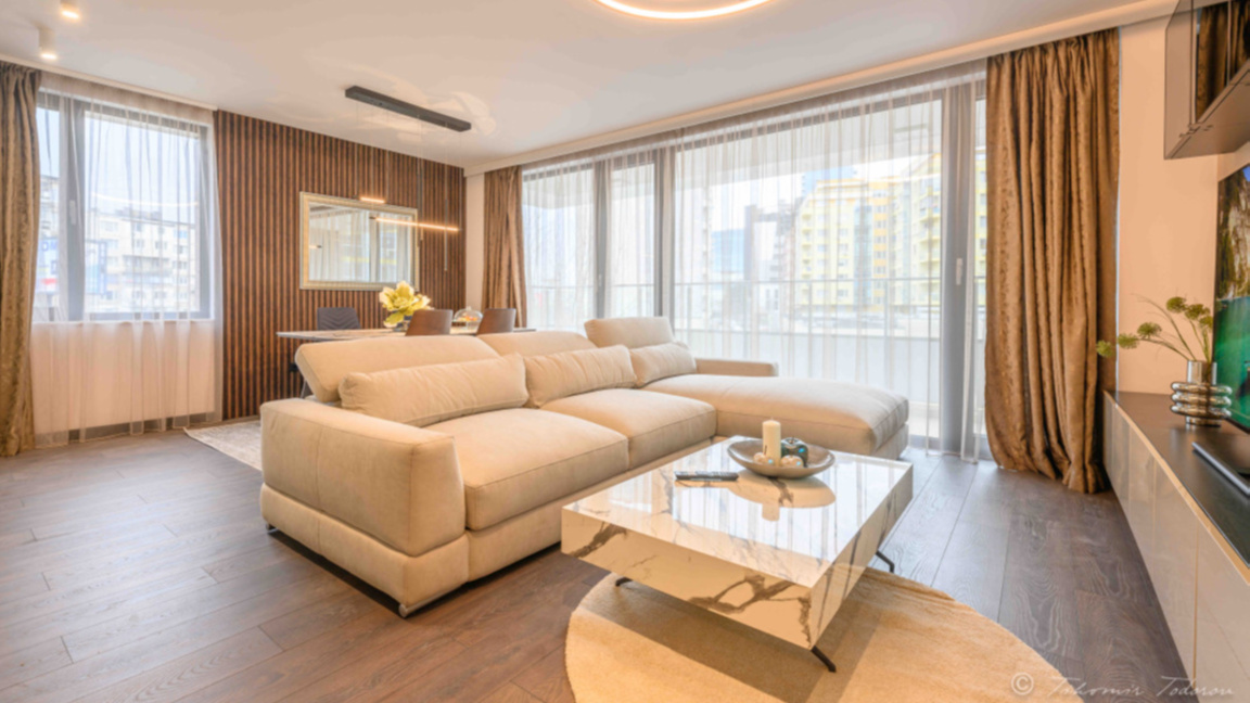 Проф. Васил Живков: 2025 г. за мебелната...