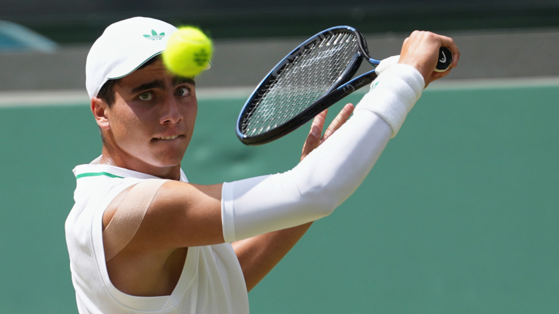 Tenisçi İvan İvanov, sezonu lider tamaml...