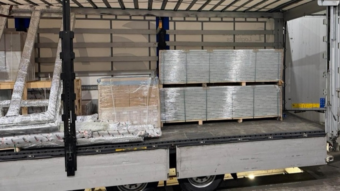 Митничари на Лесово откриха над 700 000 контрабандни цигари в термопанели