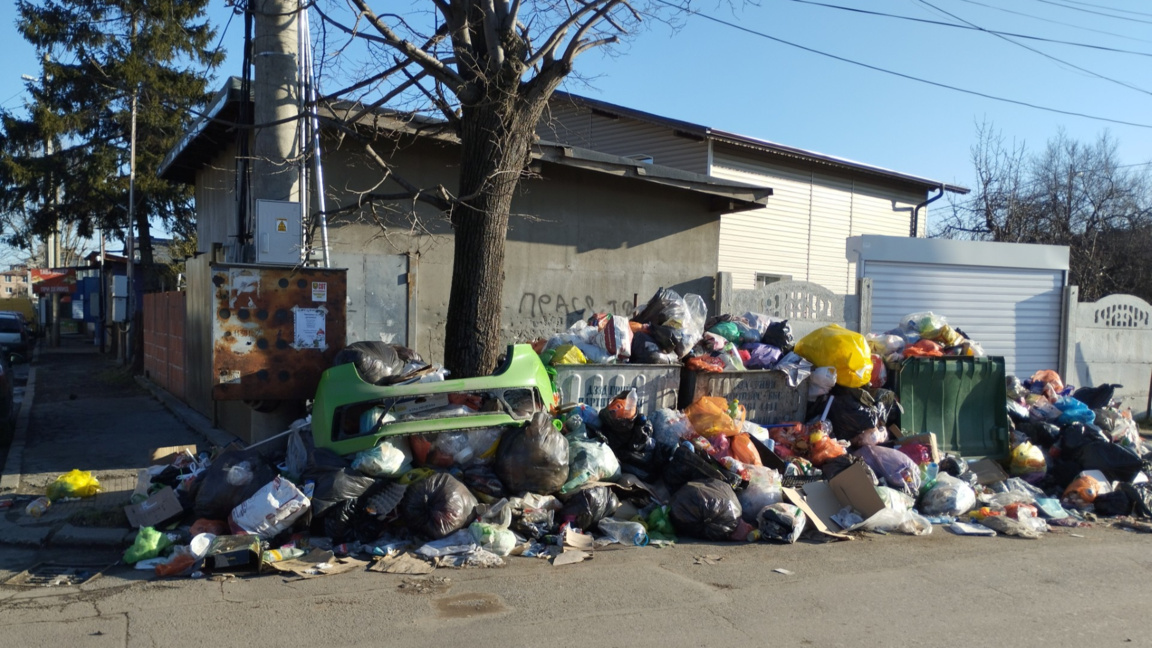 Жители  на столичния квартал "Христо Ботев" са плащали на доброволци за боклука