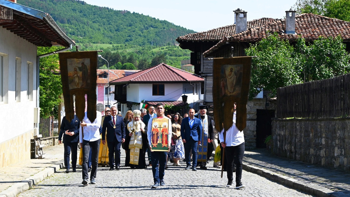 Град Елена слави свој празник...