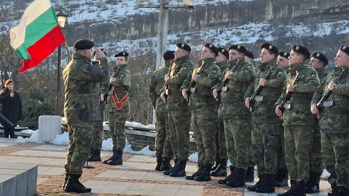 Поклонение в Ловеч пред паметта на Апостола